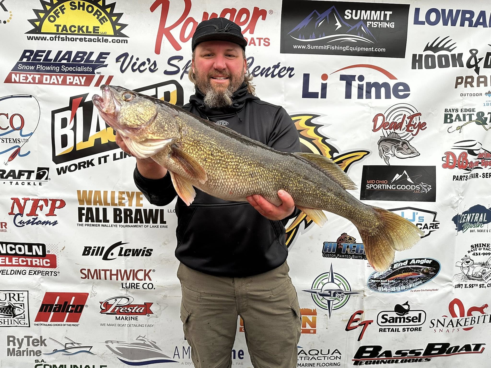 You are currently viewing Lake Erie Walleye Fall Brawl New Leader!